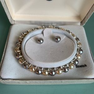 ❗️MOVING SALE❗️ Faux Pearl Bracelet & Earring Set